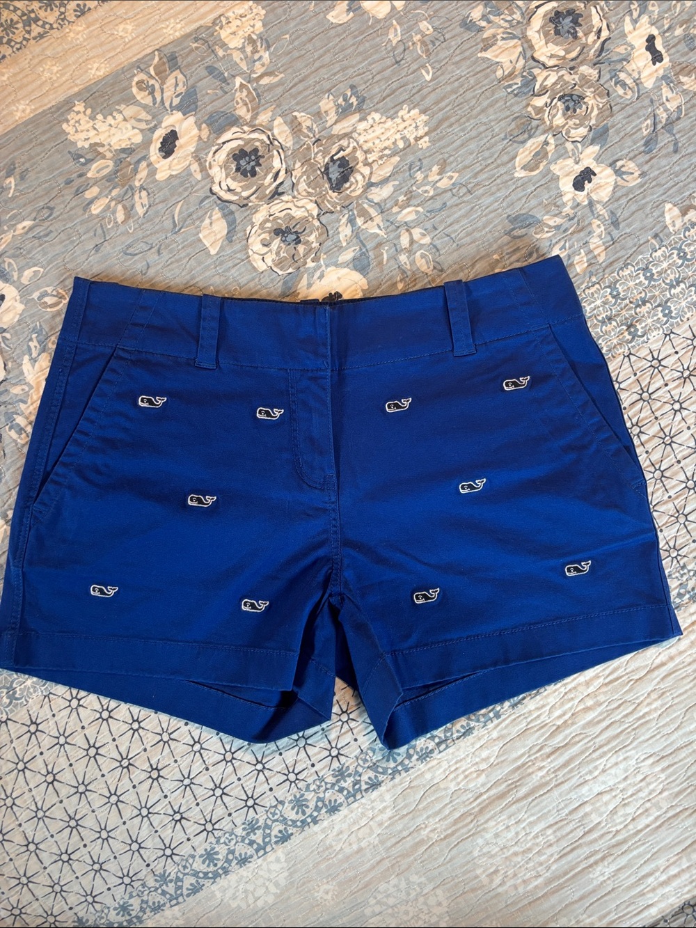 Vineyard Vines Whale-Embroidered High Waist Shorts - Women size 4. Like new.